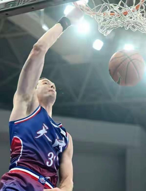 开云官方网-天津男篮111-86送四川37连败 维纳莱斯25分